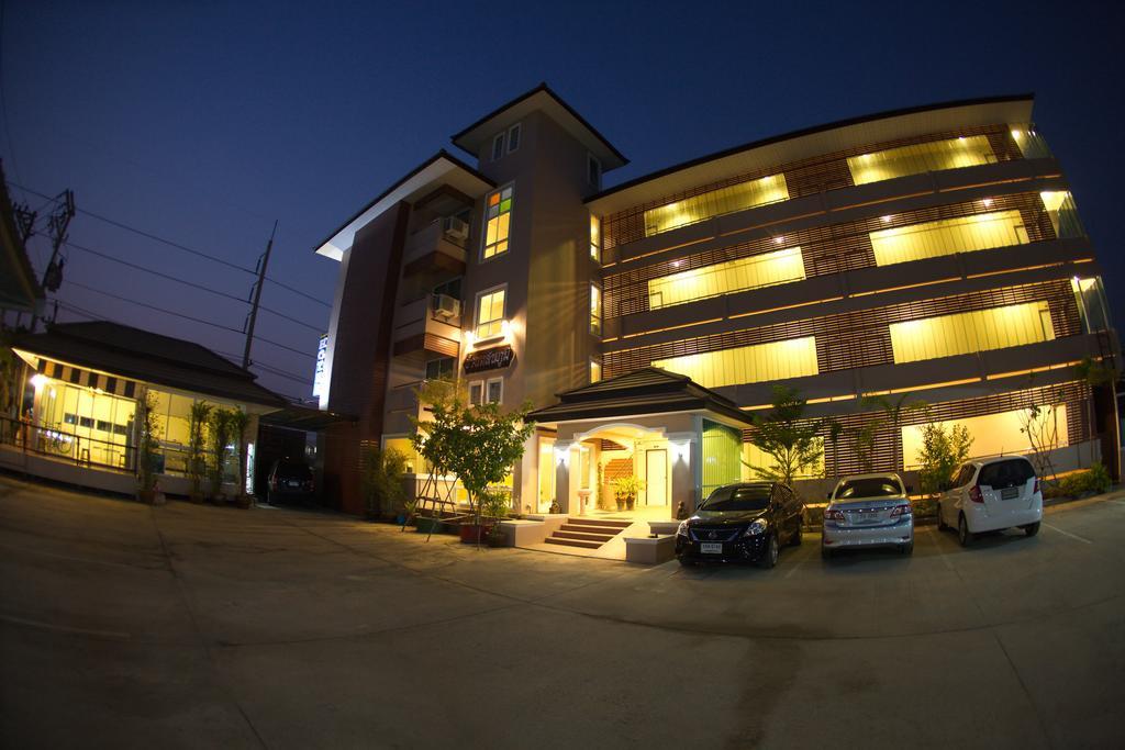 Hotel Baan Sanpoom Phitsanulok Zewnętrze zdjęcie
