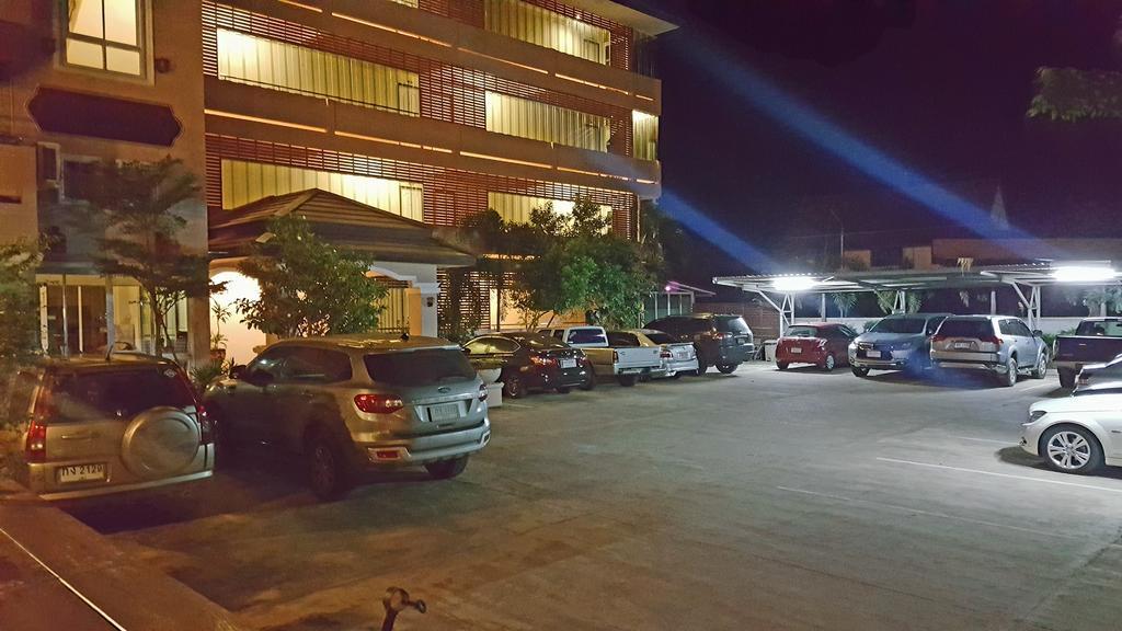 Hotel Baan Sanpoom Phitsanulok Zewnętrze zdjęcie